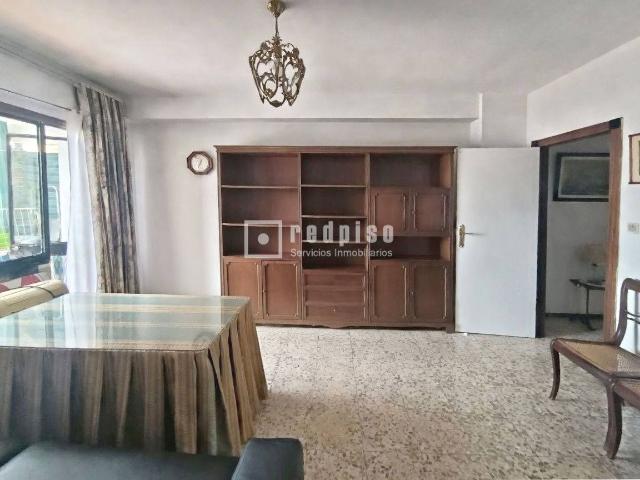 Piso en Venta en Triana Oeste