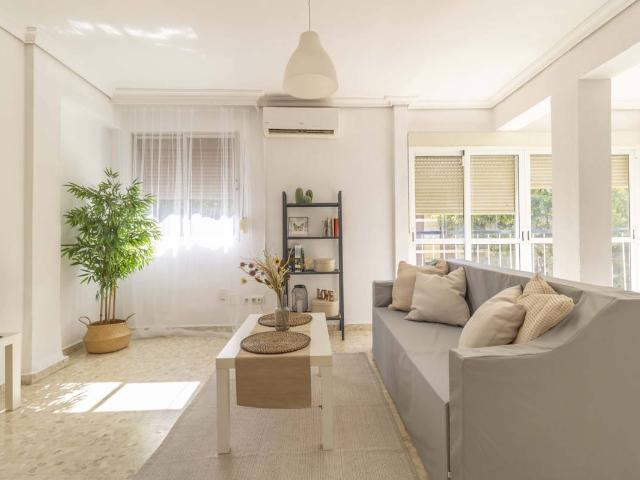 Piso en Venta en Triana Oeste