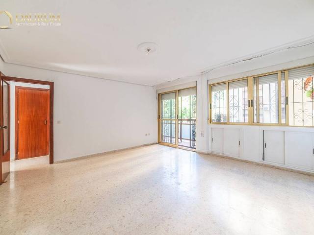 Piso en Venta en Triana Oeste