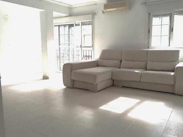 Piso en Venta en Triana Oeste