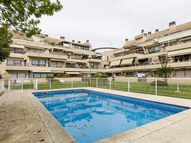 Piso en venta en Utebo. Tu oasis familiar te espera en Utebo! Dúplex bajo con jardín privado, apartamento independiente y piscina. Pisos.