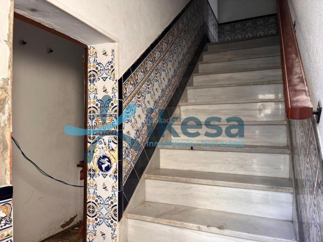 Piso en venta en Utrera, Centro. Vivienda en planta primera para reforma integral en Utrera. Pisos.
