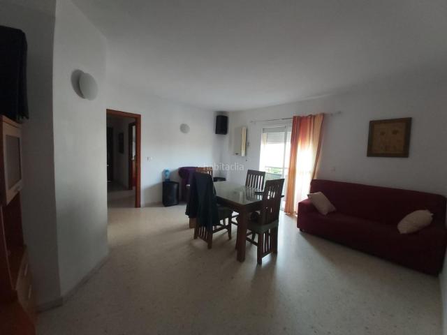 Piso en venta en Utrera, Estación La Fontanilla El Tinte. Oportunidad única! Amplio piso con 3 habitaciones, 2 baños, 3 balcones, plaza de aparcamiento, trastero, ascensor y totalmente amu. Pisos.