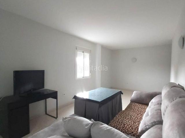 Piso en venta en Utrera, Estación La Fontanilla El Tinte. Tu nuevo hogar te está esperando, piso con 3 hab, 2 baños, trastero, parquin, ascensor, azotea transitable!. Pisos.
