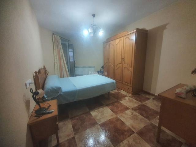 Piso en venta en Úbeda. Amplio piso semi nuevo en una zona tranquila con garaje. Pisos.