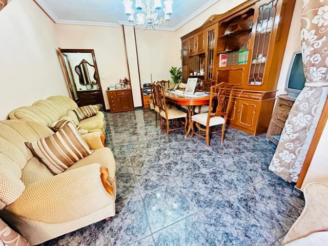 Piso en venta en Úbeda. VENTA DE PISO CON ASCENSOR ESTUPENDA ZONA. Pisos.