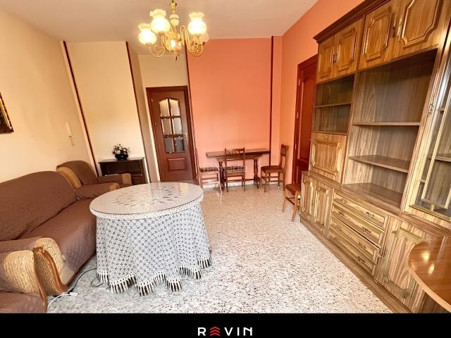 Piso en venta en Úbeda. Vivienda de 100 m² construidos en la calle Cazorla, en Úbeda, en una zona residencial consolidada. Pisos.