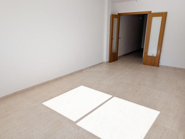 Piso en venta en Ulldecona. TU NUEVO HOGAR LUMINOSO TE ESPERA EN ULLDECONA! Piso Nuevo de 88 m con 3 habitaciones, 2 baños y parking. Listo para entrar!. Pisos.
