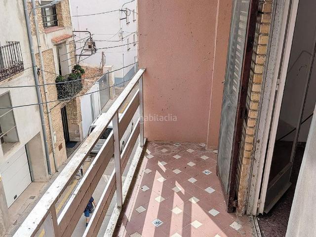 Piso en venta en Ulldecona. Espacio, luz y un edificio en plena renovación en el centro de Ulldecona Tarragona. Pisos.