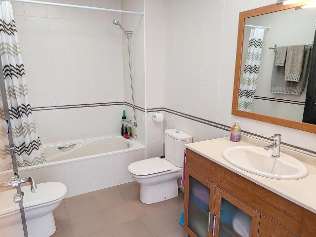Piso en venta en Ulldecona. Luminoso piso de 102 m con terraza, parking y vistas al Montsià en Ulldecona Tarragona. Pisos.