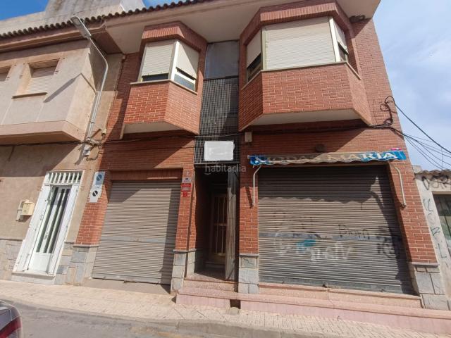 Piso en venta en Unión La, La Unión. Casa unifamiliar con cochera y local comercial. Pisos Unión.