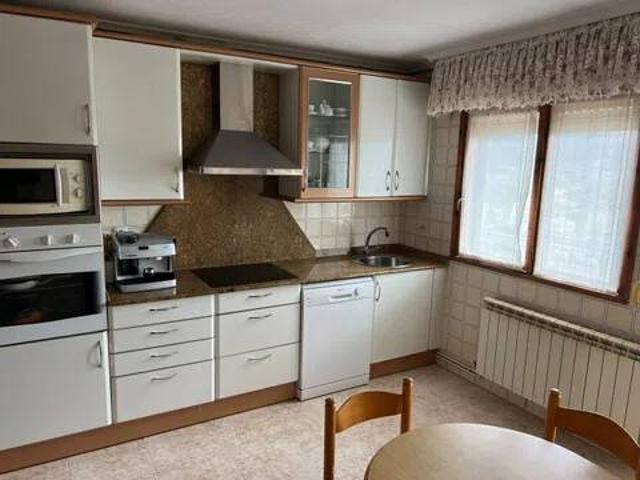Piso en Venta en Valdeolea