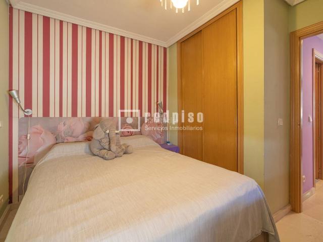 Piso en venta en Valdilecha. Piso en primera planta, con trastero. Consta de salón con 2 balcones que dan a calle principal, cocina americana, 1 habitación, b. Pisos.