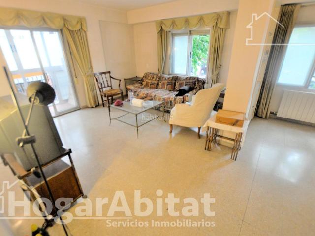 Piso en venta en Valencia, Marxalenes. EXTERIOR CON GARAJE Y BALCÓN. Pisos.