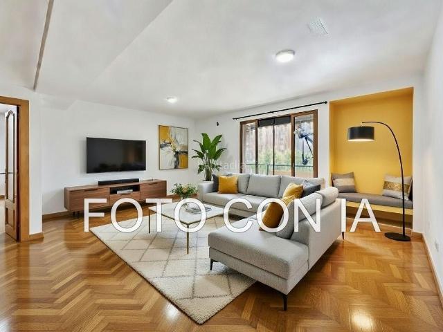 Piso en venta en Valencia, Na Rovella Hermanos Maristas. Piso en Calle Paco Piera Fuente de San Luis 127 m2 con vistas al Roig Arena. Gran oportunidad de inversión. Pisos.