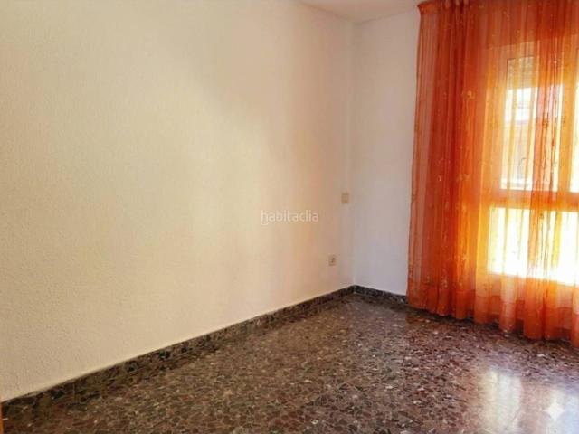 Piso en venta en Valencia, Na Rovella Hermanos Maristas. Venta de piso exterior de 4 habitaciones en Na Rovella, València Capital. CON ASCENSOR. Pisos.