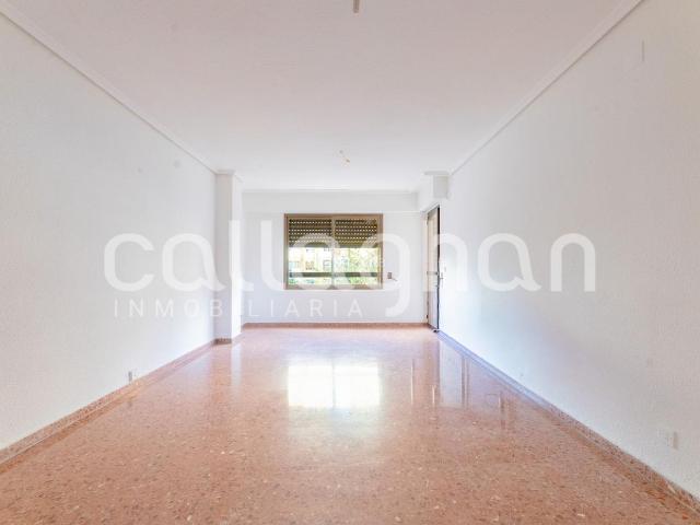 Piso en venta en Valencia, Arrancapins. AMPLIA Y TRANQUILA VIVIENDA JUNTO A LA ESTACIÓN DEL AVE JOAQUIN SOROLLA. Pisos.