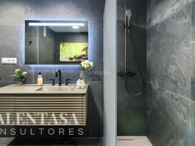 Piso en venta en Valencia, Barrio Benicalap. magnífica vivienda en la Avenida Cortes Valencianas. Pisos.