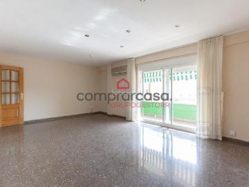 Piso en venta en Valencia, Barrio de Campanar. ESTUPENDO Y AMPLIO PISO EN CAMPANAR, alquilado, de 155 m2 SE PUEDE VISITAR. Pisos.