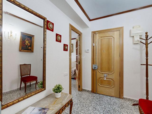 Piso en venta en Valencia, Barrio de Patraix. AMPLIO Y LUMINOSO PISO DE 140 M2 CON 4 HABITACIONES, BALCÓN AMPLIO Y ASCENSOR. Estás buscando la vivienda perfecta que al verla te. Pisos.