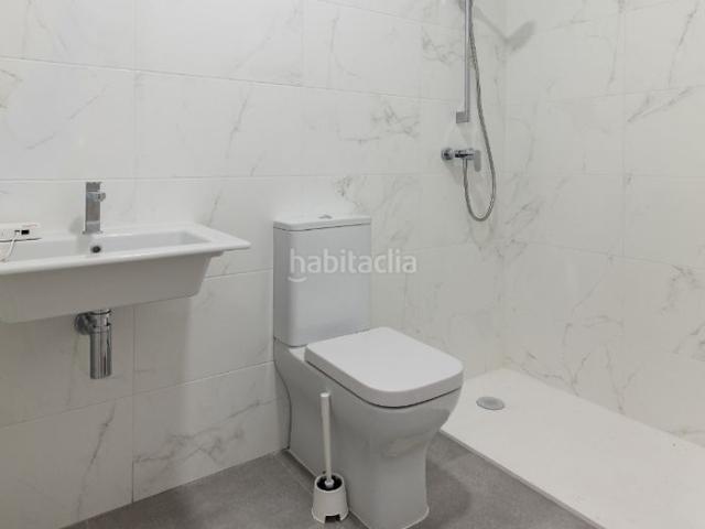 Piso en venta en Valencia, Beteró. Piso Nuevo 2025 con terraza, a metros del mar. Pisos.