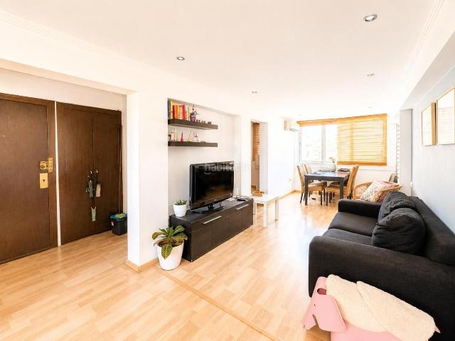 Piso en venta en Valencia, Beteró. PISO EN VENTA CON INQUILINA ESTABLE. RENTABILIDAD ASEGURADA. Pisos.