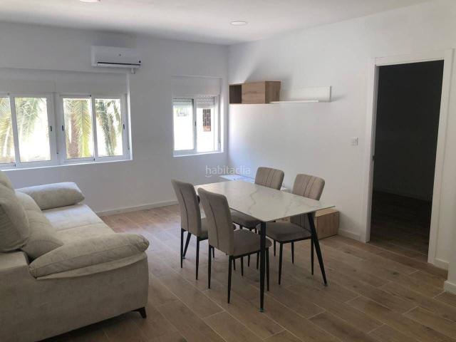 Piso en venta en Valencia, El Cabanyal El Canyamelar. INMOBILIARIA SERRERÍA vende en exclusiva esta magnífica vivienda a dos calles de la playa de las arenas. 92 m2 según ca. Pisos.
