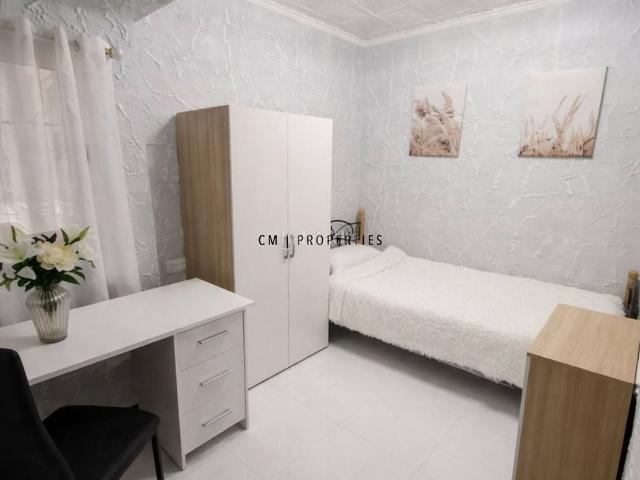 Piso en venta en Valencia, El Calvari. Piso en venta de 5 habitaciones en Campanar. Pisos.