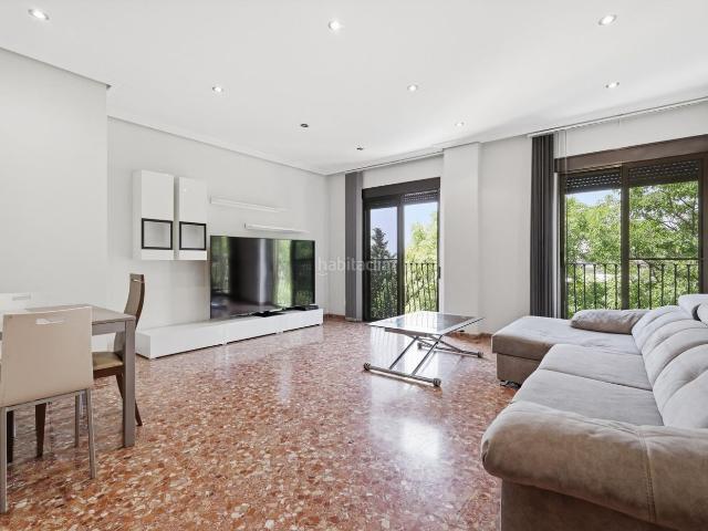 Piso en venta en Valencia, El Castellar i l'Oliverar. Pisos.