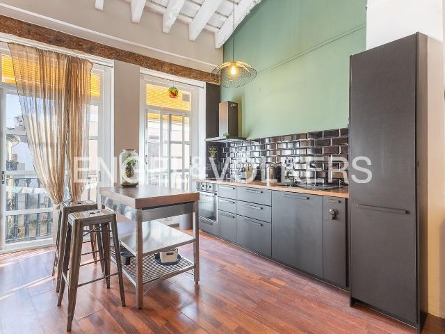 Piso en venta en Valencia, La Seu. Elegante apartamento con encanto atemporal junto a la Catedral. Pisos.