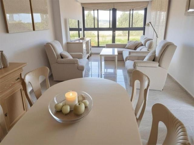 Piso en venta en Valencia, Sant Pau. Amplio piso de 4 habitaciones con garaje, terraza de 25 m2, piscina y pádel junto al Nou Mestalla Valencia. Pisos.