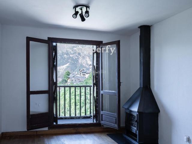 Piso en venta en Vall de Boí La Pirineos. Piso con ascensor y chimenea en Taüll. Pisos Vall de Boí.