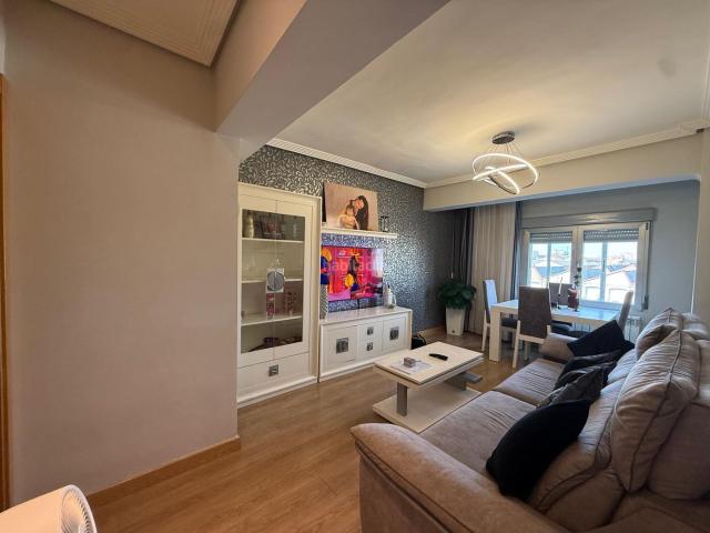 Piso en venta en Valladolid, Delicias. Panaderos Valladolid Inmobiliaria, vivienda en venta totalmente rehabilitada en la Avenida Segovia junto al túnel peatonal a Panad. Pisos.