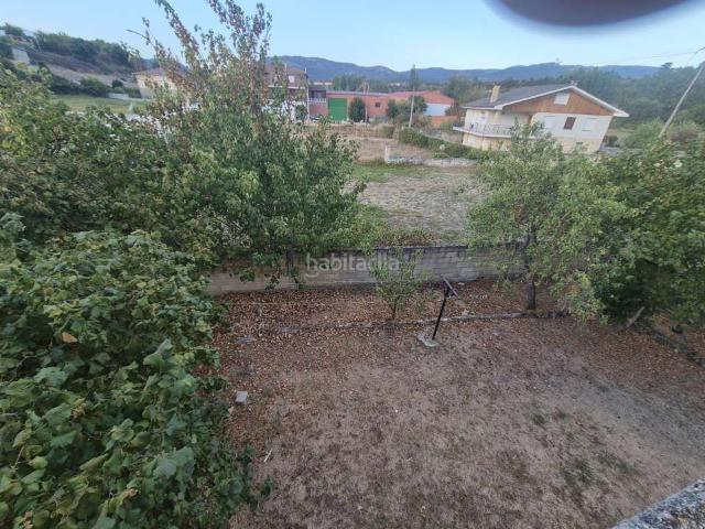 Piso en venta en Valle de Tobalina. Valle de Tobalina. Cercana a la poza de Pedrosa. Casa con maravilloso jardín con pozo divididas en diferentes estancias o apartame. Pisos Valle de.
