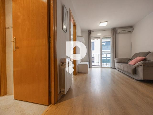 Piso en venta en Vallirana. ENCANTADOR TRÍPLEX EN EL CENTRO CON BALCÓN. Pisos.