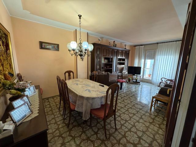 Piso en venta en Valls. Pis molt ben situat ideal per famílies. Pisos.