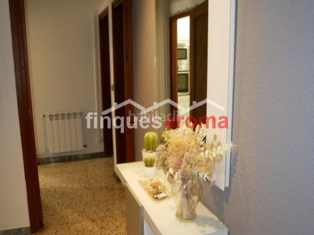Piso en venta en Valls. Precioso piso reformado de 4 habitaciones, muy soleado y con balcón en Valls. Pisos.