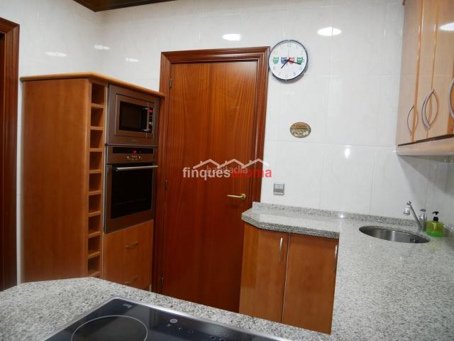 Piso en venta en Valls. PRECIOSO Y CÉNTRICO PISO EN VENTA EN VALLS ZONA EL PATI CON PARKING Y TRASTERO INCLUIDOS EN EL PRECIO. Pisos.
