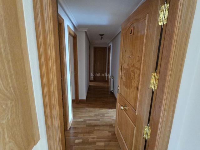Piso en venta en Valverde de la Virgen. Ideal para una familia grande o alquiler por habitaciones, para inversión. Pisos Valverde de la.