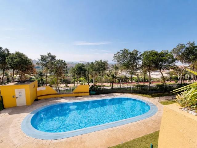 Piso en venta en Velas Blancas Almerimar, 2 dormitorios, vistas al mar y piscina