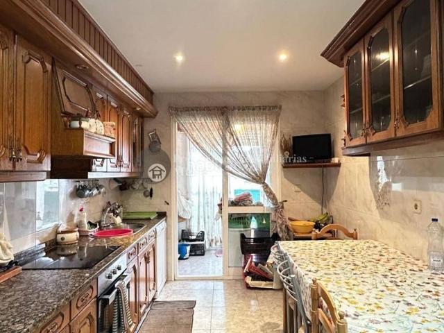 Piso en venta en Verín. Gran vivienda de 5 dormitorios con terraza. Pisos.
