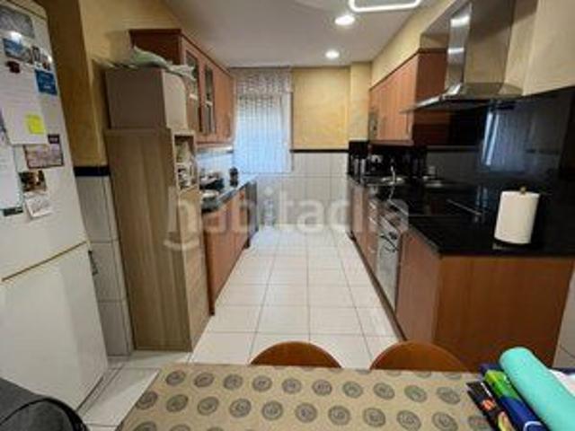 Piso en venta en Vic, Caputxins Ambulatori. Pis amplí. Pisos.