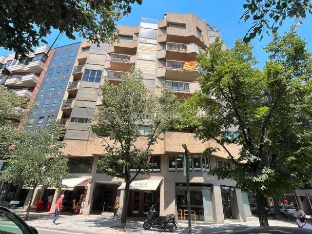 Piso en venta en Vic, Centre. Ampli pis de 120 m² al centre amb pàrquing doble!. Pisos.