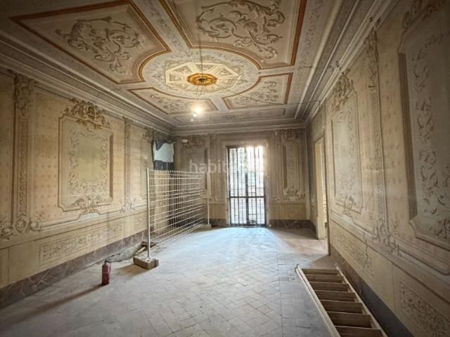 Piso en venta en Vic, Centre. Piso 1.º 3.ª en Planta Noble con terraza de 84 m²: un refugio histórico donde cada detalle original cobra vida. Pisos.