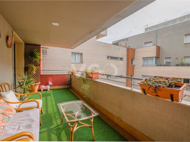 Piso en venta en Vic, Estadi Santa Anna. Piso en venta en la zona de la Atlántida. Pisos.