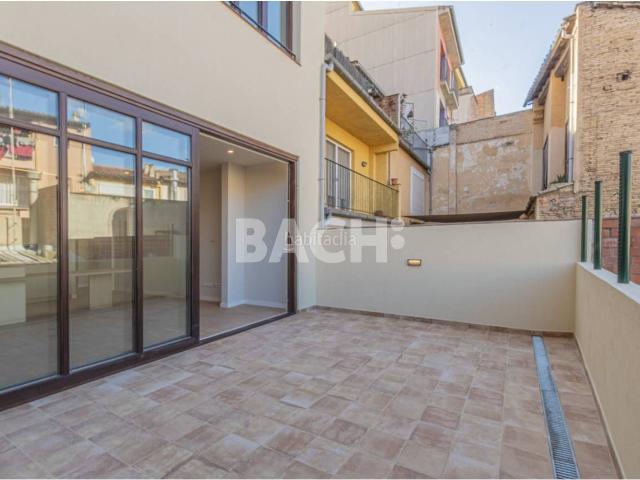 Piso en venta en Vic, Centre. Tu refugio en el corazón de Vic. Pisos.