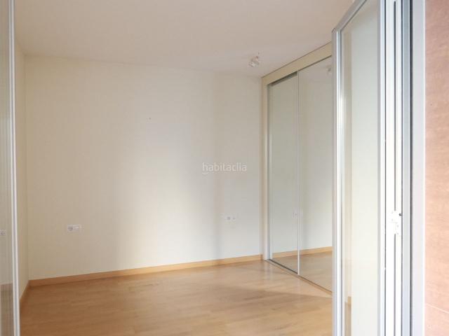 Piso en venta en Vic, Estadi Santa Anna. Pis de 79 m² en finca de 2009 amb ascensor, en una zona tranquil·la i ben comunicada de Vic. Pisos.