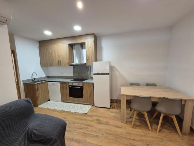 Piso en venta en Vic, Estadi Santa Anna. seminou. Pisos.