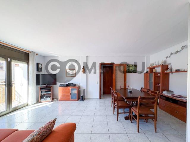 Piso en venta en Vic, Nord. Pis en venta en CaputxinsSanta ClaraHospital. Pisos.
