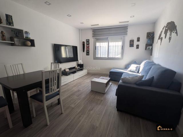 Piso en venta en Vidreres, Centre. LUMINOSO PISO EN EL CENTRO DE VIDRERES CON TERRAZA Y PARKING Y TRASTERO OPCIONAL. Pisos.